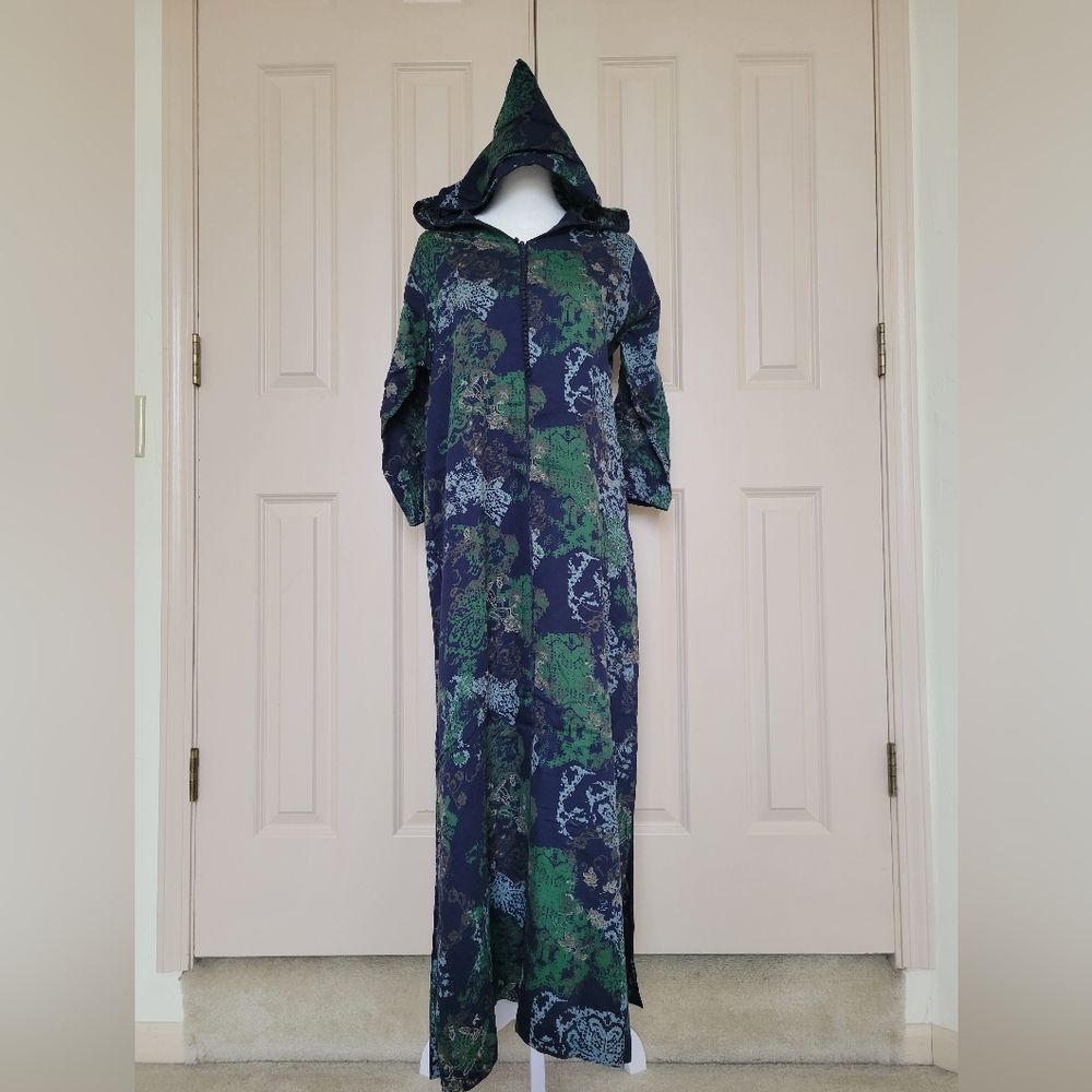 AUTHENTIC DRESS / WOMEN